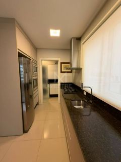 APARTAMENTO MOBILIADO COM 03 SUÍTES À VENDA NA MEIA PRAIA
