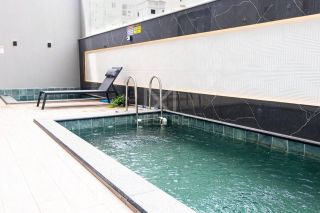 APARTAMENTO COM 03 SUÍTES À VENDA NA MEIA PRAIA