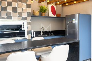 APARTAMENTO COM 03 SUÍTES À VENDA NA MEIA PRAIA