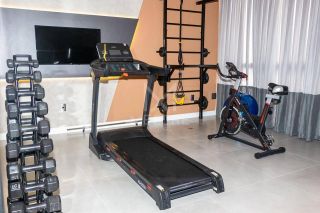 APARTAMENTO COM 03 SUÍTES À VENDA NA MEIA PRAIA
