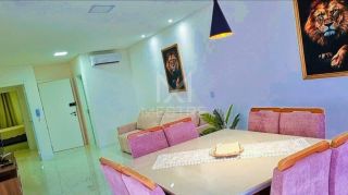 APARTAMENTO COM 03 SUÍTES À VENDA NA MEIA PRAIA
