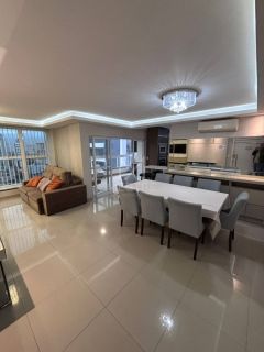 APARTAMENTO 3 SUÍTES ANDAR ALTO PARA LOCAÇÃO ANUAL EM UM HOME CLUB NA MEIA PRAIA