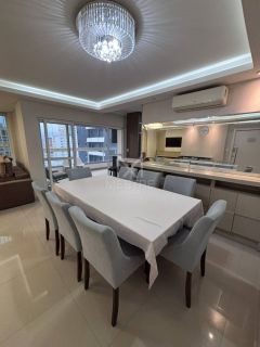 APARTAMENTO 3 SUÍTES ANDAR ALTO PARA LOCAÇÃO ANUAL EM UM HOME CLUB NA MEIA PRAIA