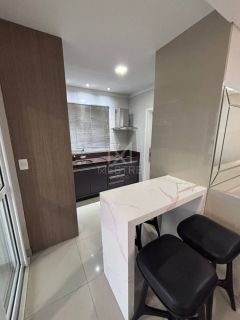 APARTAMENTO 3 SUÍTES ANDAR ALTO PARA LOCAÇÃO ANUAL EM UM HOME CLUB NA MEIA PRAIA