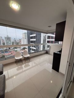 APARTAMENTO 3 SUÍTES ANDAR ALTO PARA LOCAÇÃO ANUAL EM UM HOME CLUB NA MEIA PRAIA