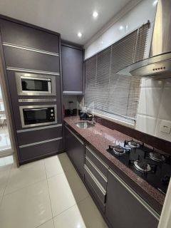 APARTAMENTO 3 SUÍTES ANDAR ALTO PARA LOCAÇÃO ANUAL EM UM HOME CLUB NA MEIA PRAIA