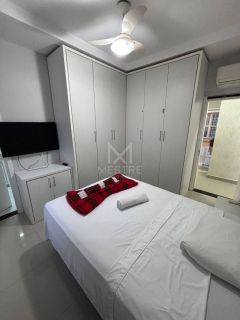 APARTAMENTO 3 SUÍTES ANDAR ALTO PARA LOCAÇÃO ANUAL EM UM HOME CLUB NA MEIA PRAIA