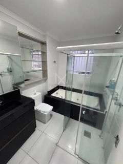 APARTAMENTO 3 SUÍTES ANDAR ALTO PARA LOCAÇÃO ANUAL EM UM HOME CLUB NA MEIA PRAIA