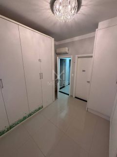 APARTAMENTO 3 SUÍTES ANDAR ALTO PARA LOCAÇÃO ANUAL EM UM HOME CLUB NA MEIA PRAIA