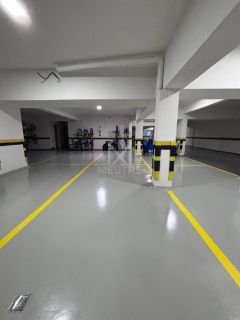 APARTAMENTO 3 SUÍTES ANDAR ALTO PARA LOCAÇÃO ANUAL EM UM HOME CLUB NA MEIA PRAIA