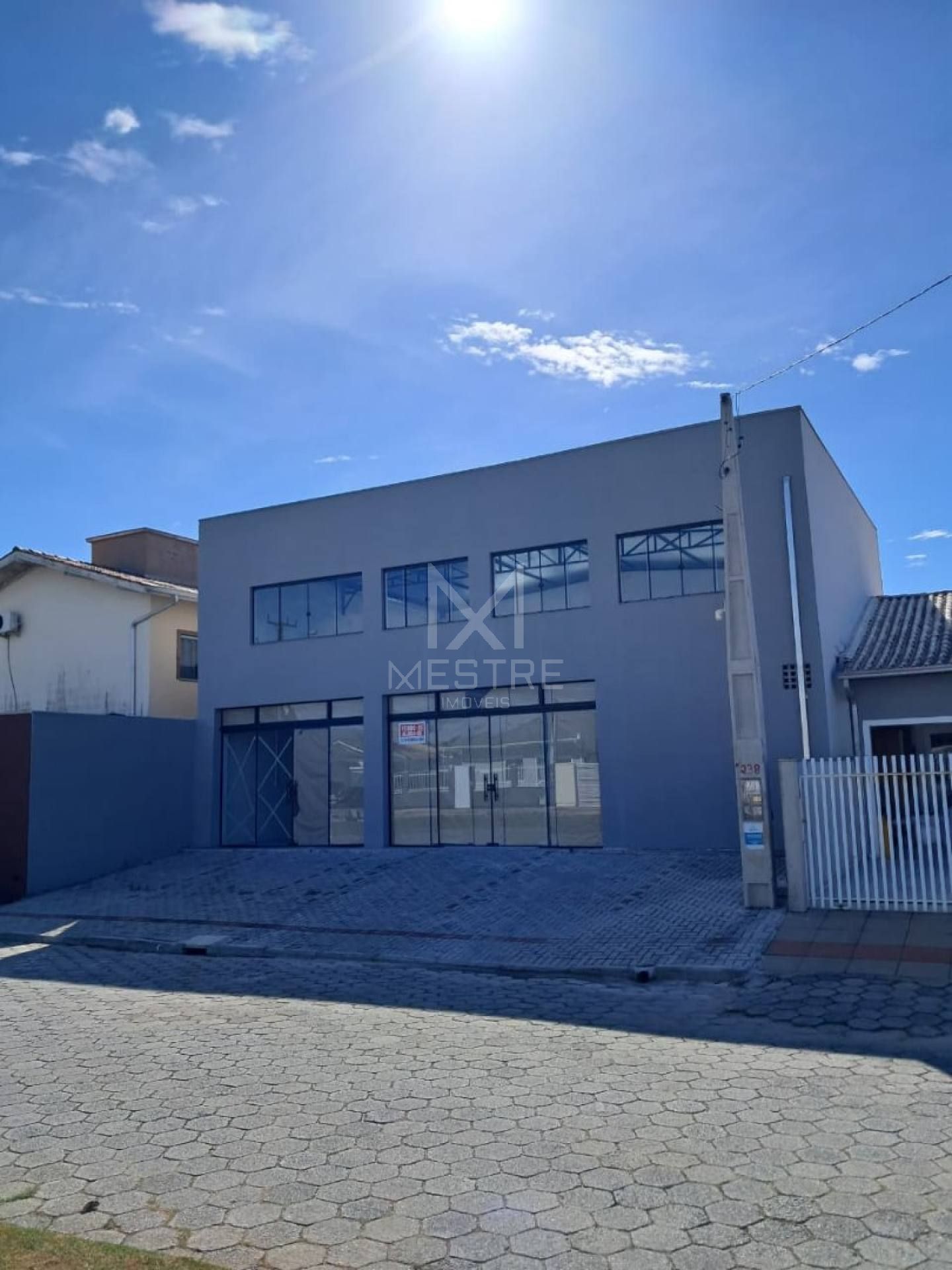 PRÉDIO COMERCIAL COM EXCELENTE LOCALIZAÇÃO PARA VENDA EM TIJUCAS