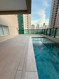 APARTAMENTO ALTO PADRÃO FINAMENTE MOBILIADO COM 04 SUÍTES E PISICINA PRIVATIVA À VENDA NO CANTO DA PRAIA EM ITAPEMA
