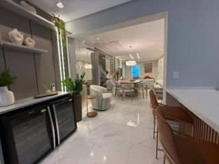APARTAMENTO ALTO PADRÃO FINAMENTE MOBILIADO COM 04 SUÍTES E PISICINA PRIVATIVA À VENDA NO CANTO DA PRAIA EM ITAPEMA