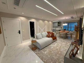 APARTAMENTO ALTO PADRÃO FINAMENTE MOBILIADO COM 04 SUÍTES E PISICINA PRIVATIVA À VENDA NO CANTO DA PRAIA EM ITAPEMA