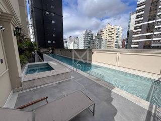 APARTAMENTO ALTO PADRÃO COM 04 SUÍTES PARA LOCAÇÃO NA MEIA PRAIA