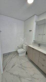 APARTAMENTO ALTO PADRÃO COM 04 SUÍTES PARA LOCAÇÃO NA MEIA PRAIA