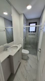APARTAMENTO ALTO PADRÃO COM 04 SUÍTES PARA LOCAÇÃO NA MEIA PRAIA