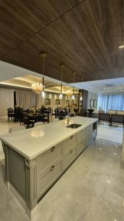 APARTAMENTO ALTO PADRÃO COM 04 SUÍTES PARA LOCAÇÃO NA MEIA PRAIA