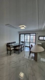 APARTAMENTO ALTO PADRÃO COM 04 SUÍTES PARA LOCAÇÃO NA MEIA PRAIA