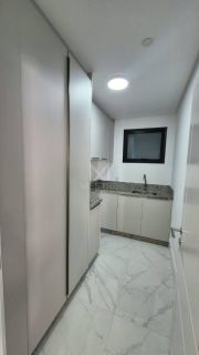 APARTAMENTO ALTO PADRÃO COM 04 SUÍTES PARA LOCAÇÃO NA MEIA PRAIA