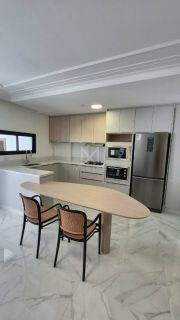 APARTAMENTO ALTO PADRÃO COM 04 SUÍTES PARA LOCAÇÃO NA MEIA PRAIA
