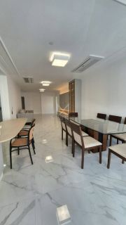 APARTAMENTO ALTO PADRÃO COM 04 SUÍTES PARA LOCAÇÃO NA MEIA PRAIA