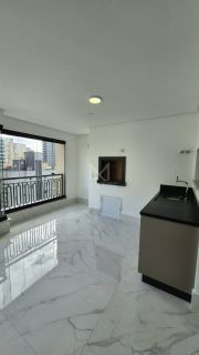 APARTAMENTO ALTO PADRÃO COM 04 SUÍTES PARA LOCAÇÃO NA MEIA PRAIA