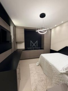 APARTAMENTO FINAMENTE MOBILIADO À VENDA NO CORAÇÃO DA MEIA PRAIA