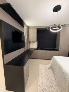 APARTAMENTO FINAMENTE MOBILIADO À VENDA NO CORAÇÃO DA MEIA PRAIA