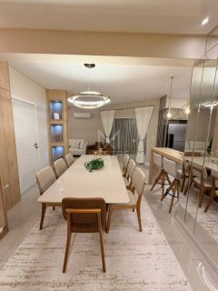 APARTAMENTO FINAMENTE MOBILIADO À VENDA NO CORAÇÃO DA MEIA PRAIA