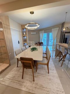 APARTAMENTO FINAMENTE MOBILIADO À VENDA NO CORAÇÃO DA MEIA PRAIA