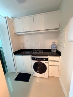 APARTAMENTO FINAMENTE MOBILIADO À VENDA NO CORAÇÃO DA MEIA PRAIA