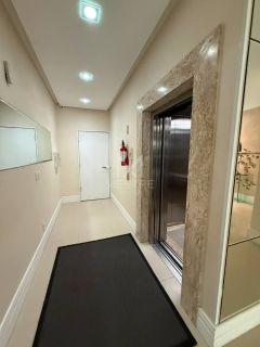 APARTAMENTO AMPLO MOBILIADO À VENDA NA MEIA PRAIA