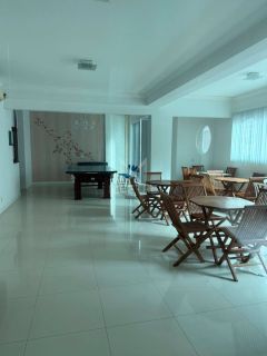 APARTAMENTO AMPLO MOBILIADO À VENDA NA MEIA PRAIA