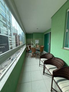 APARTAMENTO AMPLO MOBILIADO À VENDA NA MEIA PRAIA