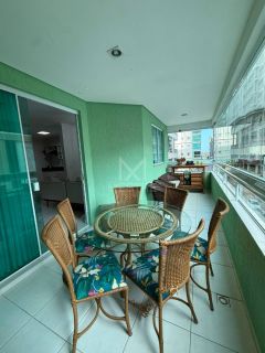 APARTAMENTO AMPLO MOBILIADO À VENDA NA MEIA PRAIA
