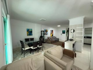 APARTAMENTO AMPLO MOBILIADO À VENDA NA MEIA PRAIA