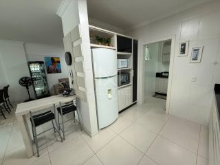 APARTAMENTO AMPLO MOBILIADO À VENDA NA MEIA PRAIA