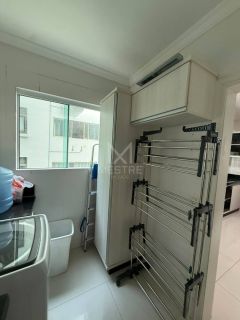 APARTAMENTO AMPLO MOBILIADO À VENDA NA MEIA PRAIA