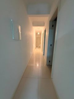 APARTAMENTO AMPLO MOBILIADO À VENDA NA MEIA PRAIA