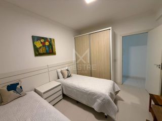 APARTAMENTO AMPLO MOBILIADO À VENDA NA MEIA PRAIA