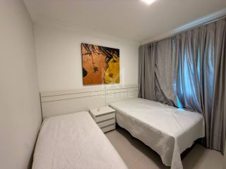 APARTAMENTO AMPLO MOBILIADO À VENDA NA MEIA PRAIA