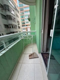 APARTAMENTO AMPLO MOBILIADO À VENDA NA MEIA PRAIA