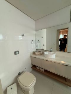 APARTAMENTO AMPLO MOBILIADO À VENDA NA MEIA PRAIA