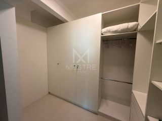 APARTAMENTO AMPLO MOBILIADO À VENDA NA MEIA PRAIA