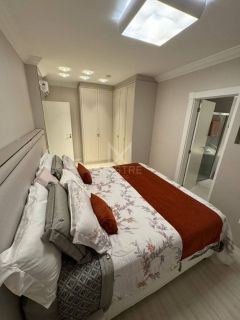 APARTAMENTO 4 SUÍTES MOBILIADO QUADRA MAR À VENDA EM MEIA PRAIA