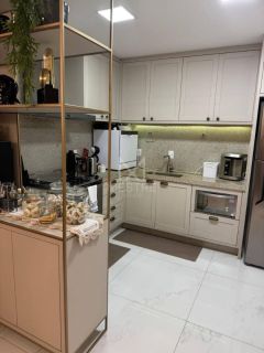 APARTAMENTO 4 SUÍTES MOBILIADO QUADRA MAR À VENDA EM MEIA PRAIA