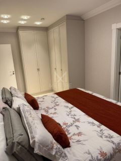 APARTAMENTO 4 SUÍTES MOBILIADO QUADRA MAR À VENDA EM MEIA PRAIA