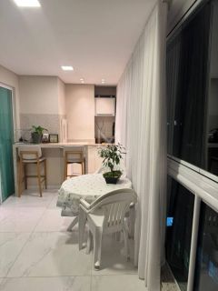 APARTAMENTO 4 SUÍTES MOBILIADO QUADRA MAR À VENDA EM MEIA PRAIA