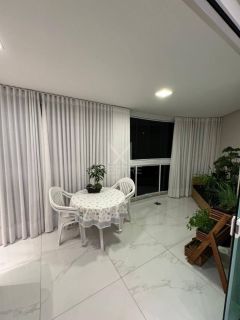 APARTAMENTO 4 SUÍTES MOBILIADO QUADRA MAR À VENDA EM MEIA PRAIA